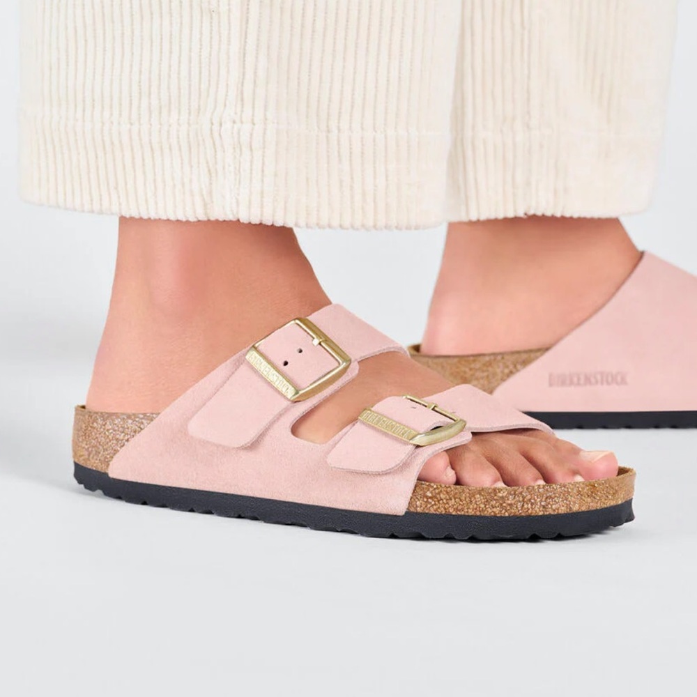 Birkenstock Arizona
Light Rose Suede women size 38 US 7-7.5 gently used